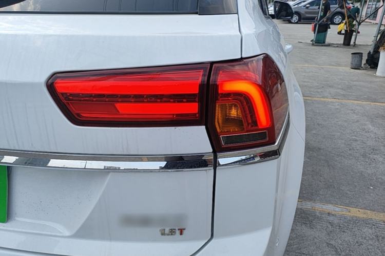 Used Zotye Domy X7 2017 1.8T DCT Supreme Model Right Rear Taillight