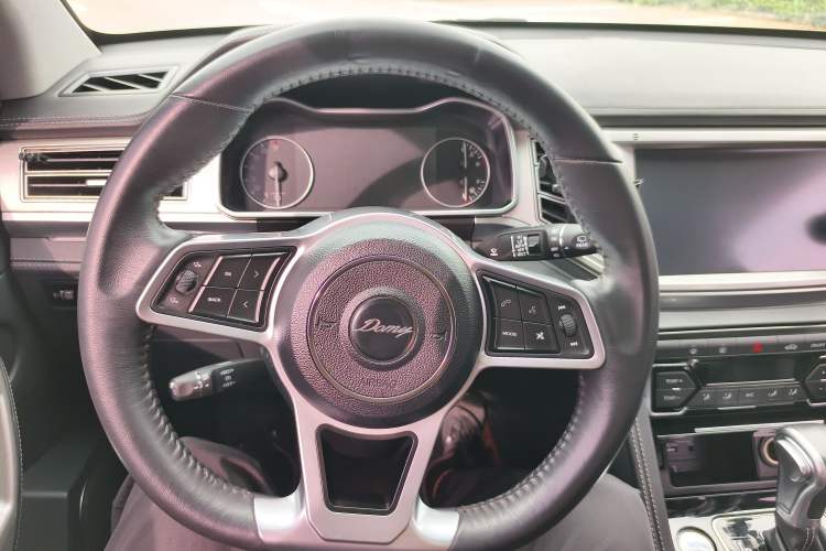 Used Zotye Domy X7 2017 1.8T DCT Prestige Model Steering Wheel