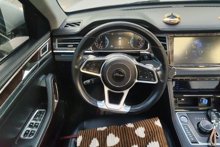 Used Zotye Domy X7 2017 2.0T DCT Ultimate Edition Steering Wheel