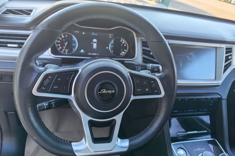 Used Zotye Domy X7 2017 Upgraded Edition 2.0T DCT Huangshan Model 7 Seats Steering Wheel