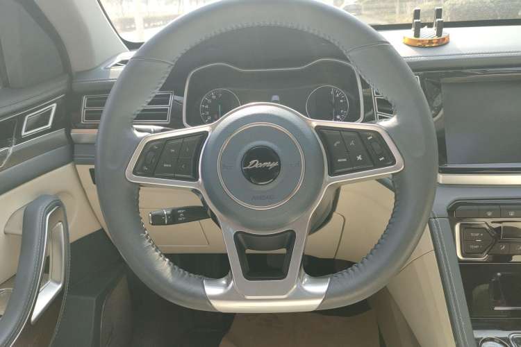 Used Zotye Domy X7 2017 Upgraded Edition 1.8T DCT Huashan Model Steering Wheel