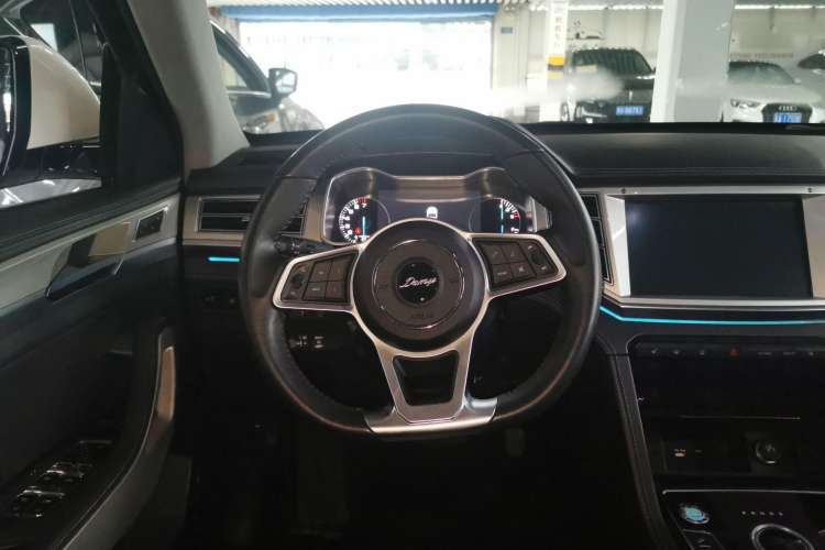 Used Zotye Domy X7 2017 2.0T DCT Ultimate Edition Steering Wheel