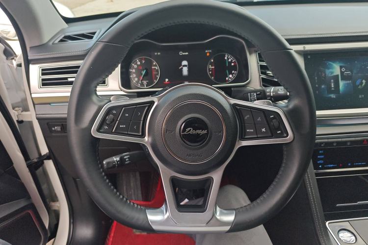 Used Zotye Domy X7 2017 Upgraded Edition 2.0T DCT Huangshan Model 7 Seats Steering Wheel