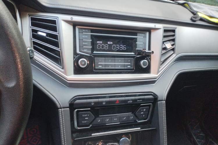 Used Zotye Domy X7 2018 2.0T Automatic Luxury Version Audio And AC Panel