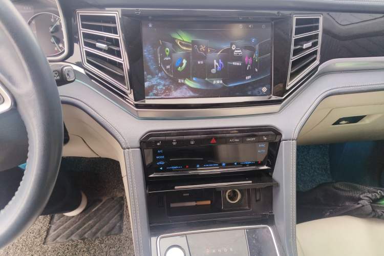 Used Zotye Domy X7 2018 2.0T Automatic Supreme Edition Audio And AC Panel