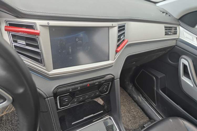 Used Zotye Domy X7 2018 2.0T Automatic Prestige Edition Audio And AC Panel