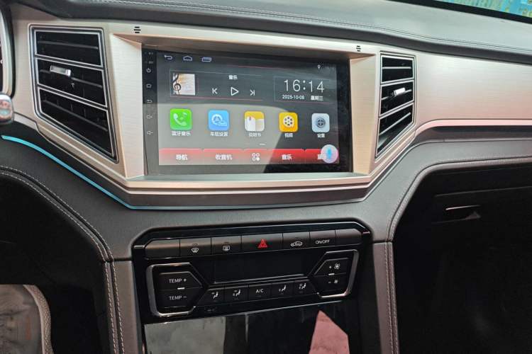 Used Zotye Domy X7 2018 2.0T Automatic Luxury Version Audio And AC Panel