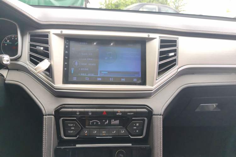Used Zotye Domy X7 2018 2.0T Automatic Luxury Version Audio And AC Panel