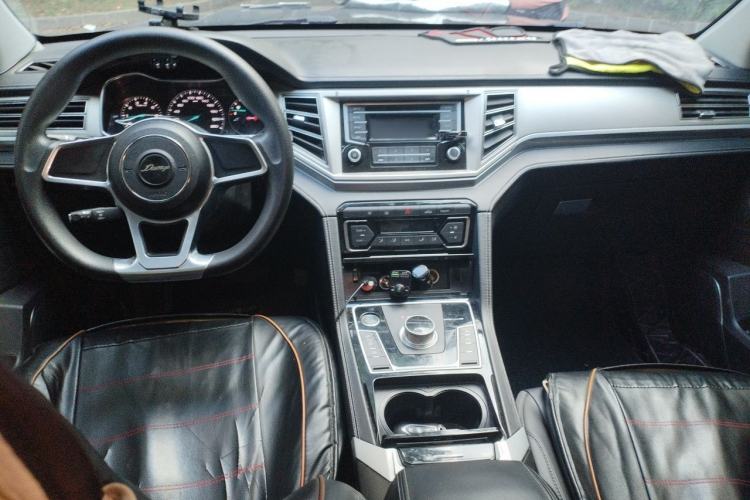 Used Zotye Domy X7 2018 2.0T Automatic Luxury Version Center Console