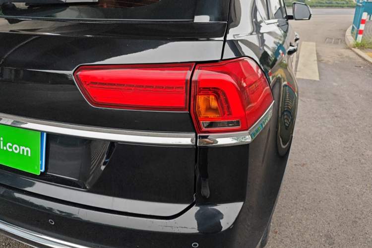 Used Zotye Domy X7 2018 2.0T Automatic Luxury Version Exterior 6