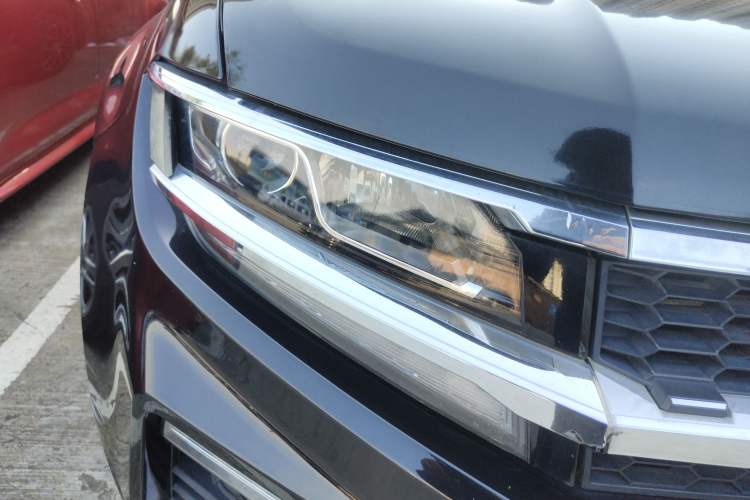 Used Zotye Domy X7 2018 2.0T Automatic Prestige Edition Exterior 6