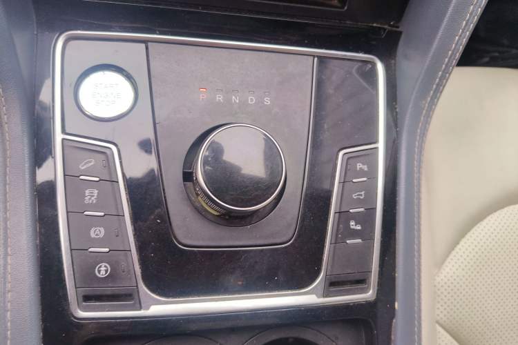 Used Zotye Domy X7 2018 2.0T Automatic Supreme Edition Gear Lever