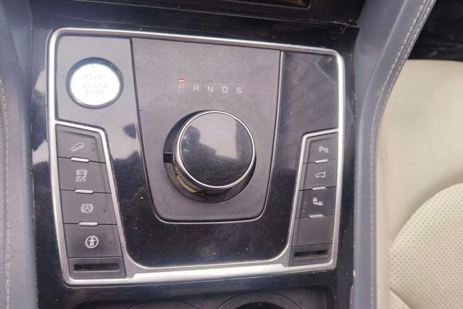 Used Zotye Domy X7 2018 2.0T Automatic Supreme Edition Gear Lever