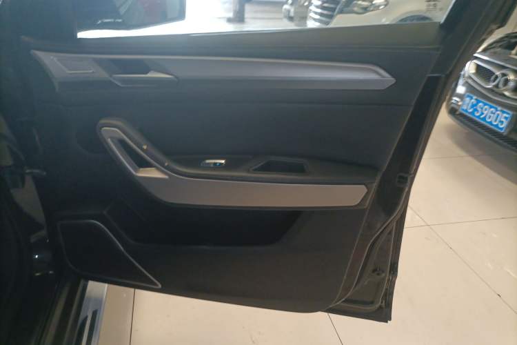 Used Zotye Domy X7 2018 2.0T Automatic Luxury Version Interior 1