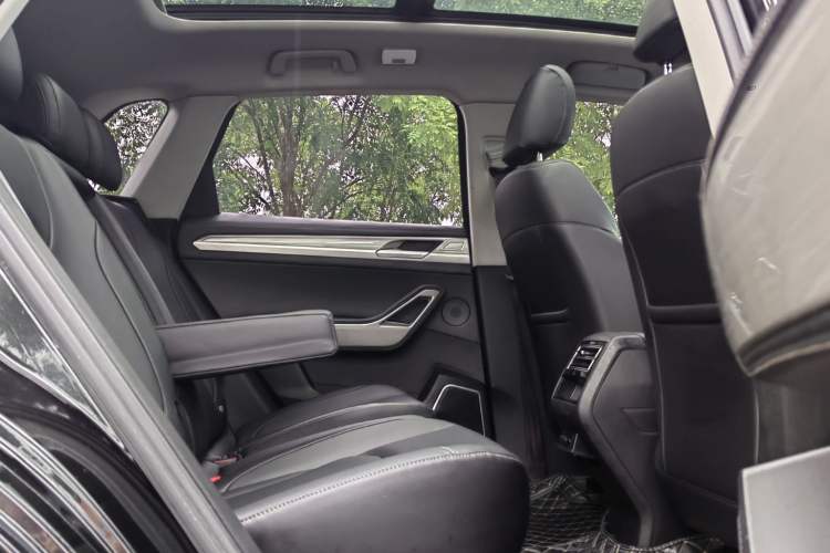 Used Zotye Domy X7 2018 2.0T Automatic Luxury Version Interior 10