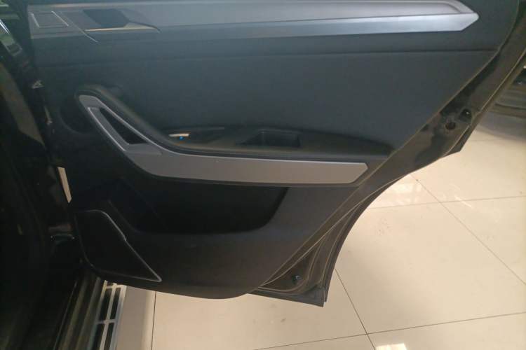 Used Zotye Domy X7 2018 2.0T Automatic Luxury Version Interior 2