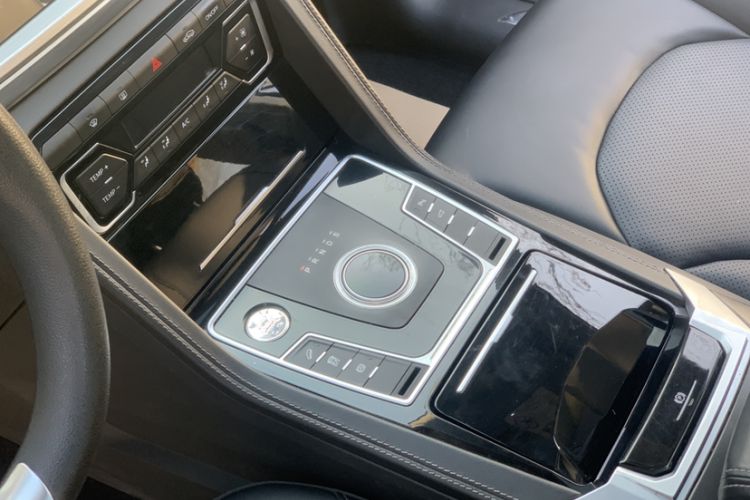 Used Zotye Domy X7 2018 2.0T Automatic Luxury Version Interior 2