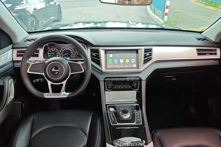 Used Zotye Domy X7 2018 2.0T Automatic Luxury Version Interior 2