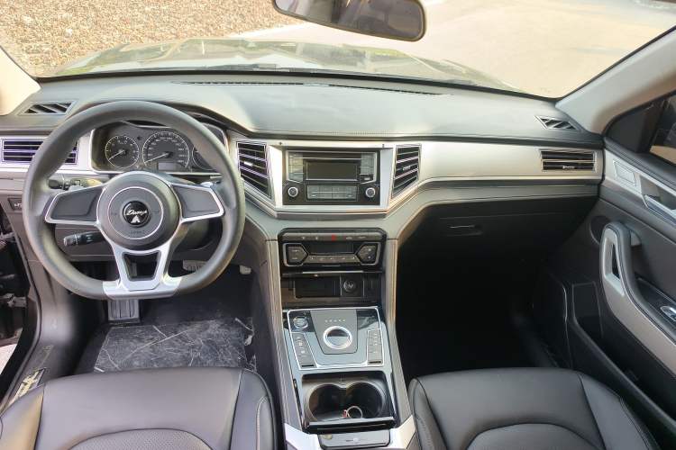 Used Zotye Domy X7 2018 2.0T Automatic Luxury Version Interior 3