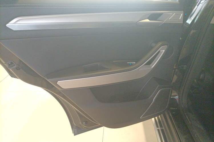 Used Zotye Domy X7 2018 2.0T Automatic Luxury Version Interior 4