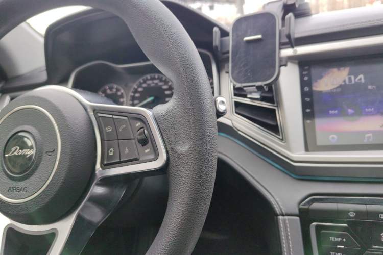 Used Zotye Domy X7 2018 2.0T Automatic Luxury Version Interior 4