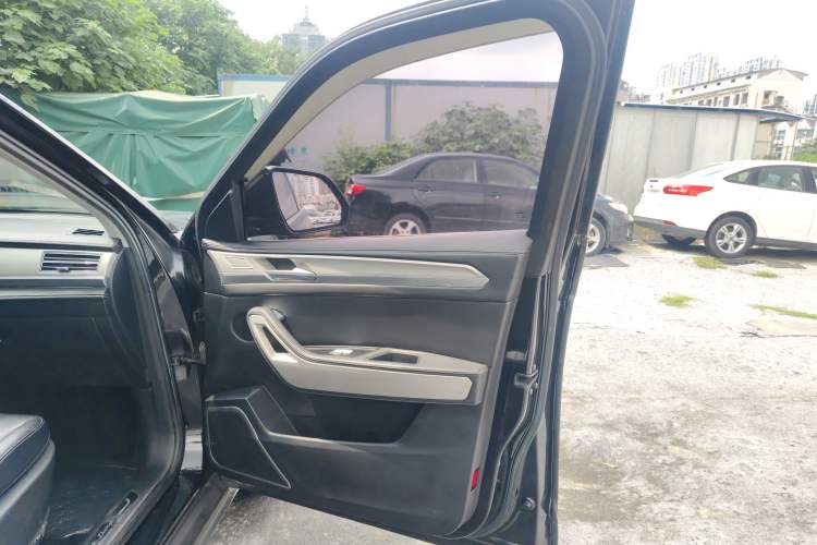 Used Zotye Domy X7 2018 2.0T Automatic Luxury Version Interior 5