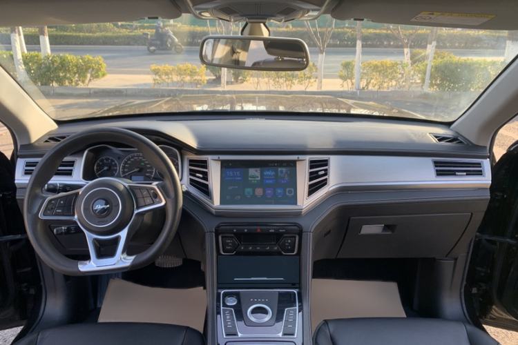 Used Zotye Domy X7 2018 2.0T Automatic Luxury Version Interior 6