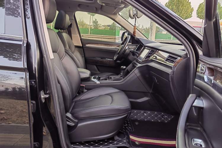 Used Zotye Domy X7 2018 2.0T Automatic Luxury Version Interior 8