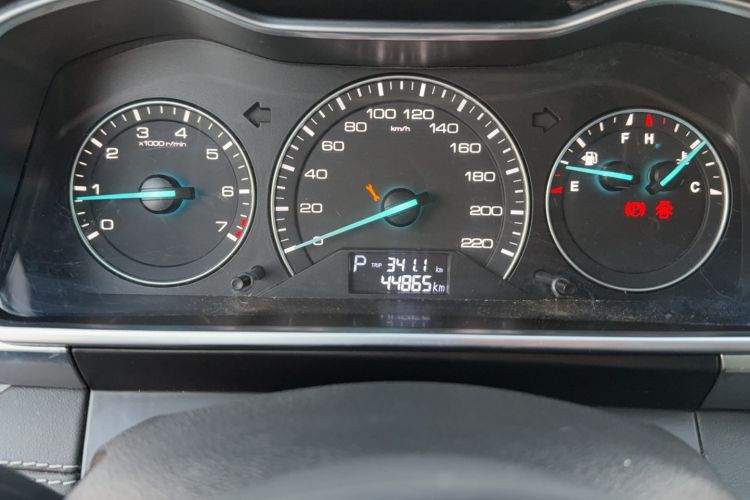Used Zotye Domy X7 2018 2.0T Automatic Luxury Version Odometer Close Up