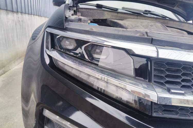 Used Zotye Domy X7 2018 2.0T Automatic Supreme Edition Right Front Headlight
