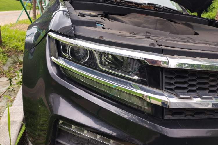 Used Zotye Domy X7 2018 2.0T Automatic Prestige Edition Right Front Headlight