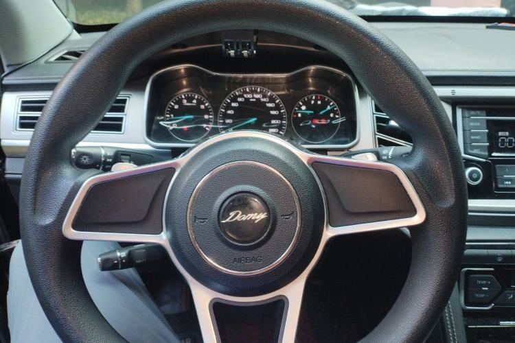 Used Zotye Domy X7 2018 2.0T Automatic Luxury Version Steering Wheel