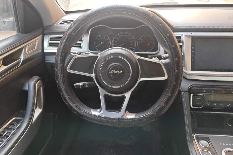 Used Zotye Domy X7 2018 2.0T Automatic Luxury Version Steering Wheel