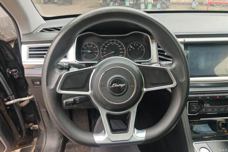 Used Zotye Domy X7 2018 2.0T Automatic Luxury Version Steering Wheel