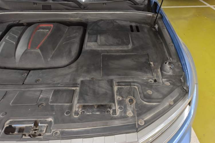 Used Zotye Domy X7 2018 2.0T Automatic Prestige Edition Engine Bay Left