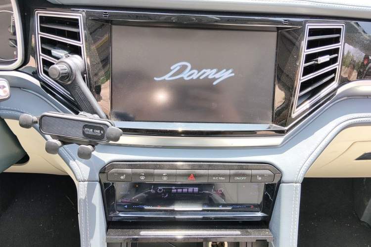Used Zotye Domy X7 2018 2.0T Automatic Supreme Edition Audio And AC Panel