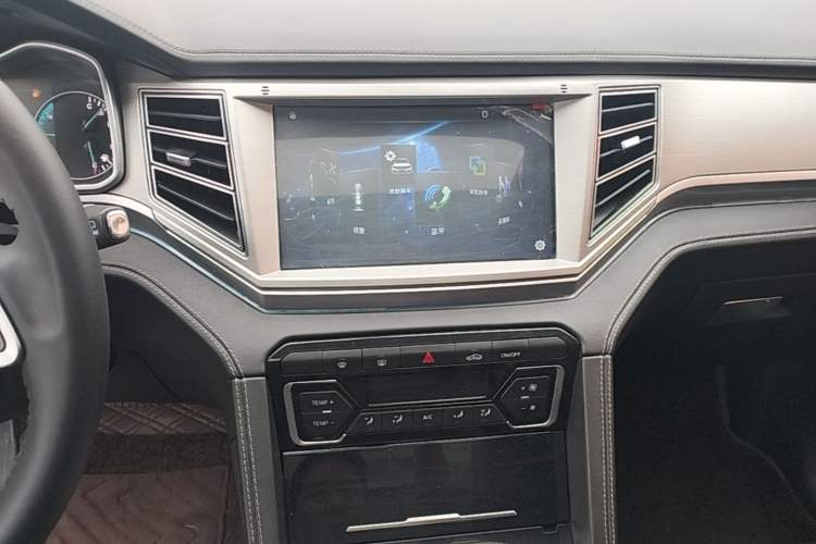 Used Zotye Domy X7 2018 2.0T Automatic Prestige Edition Audio And AC Panel