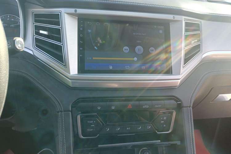 Used Zotye Domy X7 2018 2.0T Automatic Luxury Version Audio And AC Panel