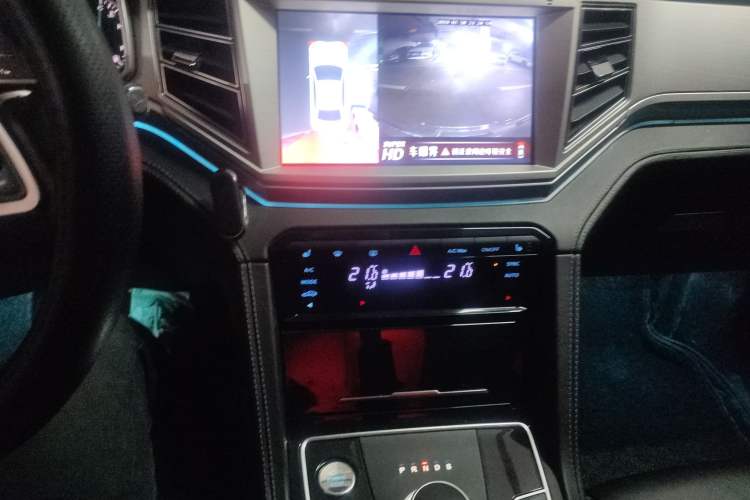 Used Zotye Domy X7 2018 2.0T Automatic Supreme Edition Audio And AC Panel