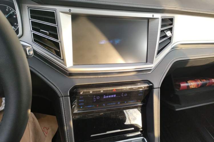 Used Zotye Domy X7 2018 2.0T Automatic Supreme Edition Audio And AC Panel