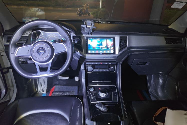 Used Zotye Domy X7 2018 2.0T Automatic Luxury Version Center Console