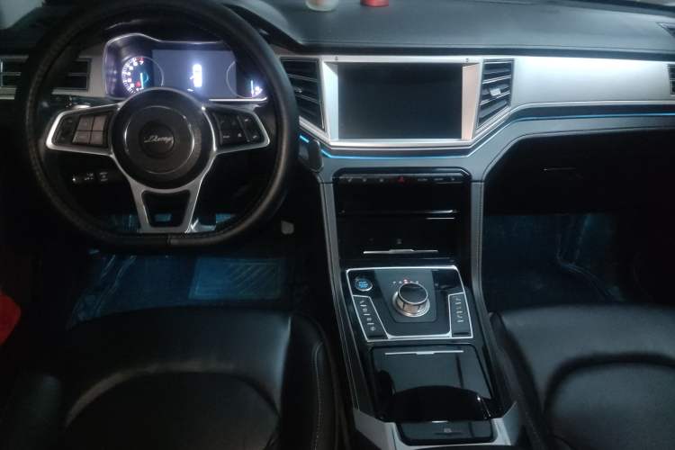 Used Zotye Domy X7 2018 2.0T Automatic Supreme Edition Center Console