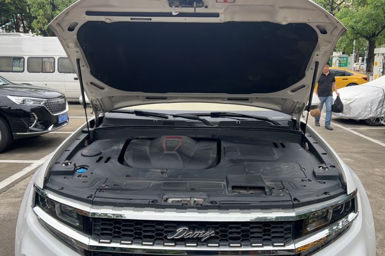 Used Zotye Domy X7 2018 2.0T Automatic Prestige Edition Engine Bay