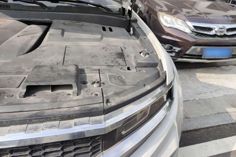 Used Zotye Domy X7 2018 2.0T Automatic Prestige Edition Engine Bay Left