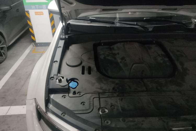 Used Zotye Domy X7 2018 2.0T Automatic Supreme Edition Engine Bay Right