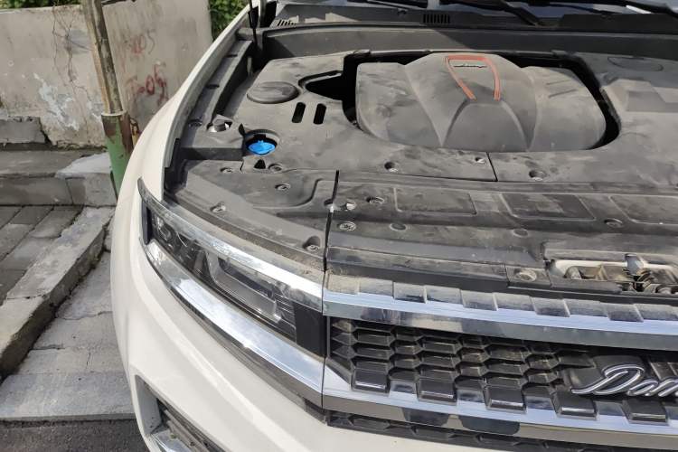Used Zotye Domy X7 2018 2.0T Automatic Prestige Edition Engine Bay Right