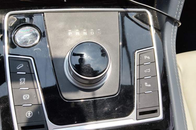 Used Zotye Domy X7 2018 2.0T Automatic Supreme Edition Gear Lever
