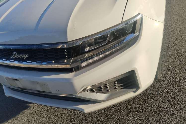 Used Zotye Domy X7 2018 2.0T Automatic Luxury Version Left Front Headlight