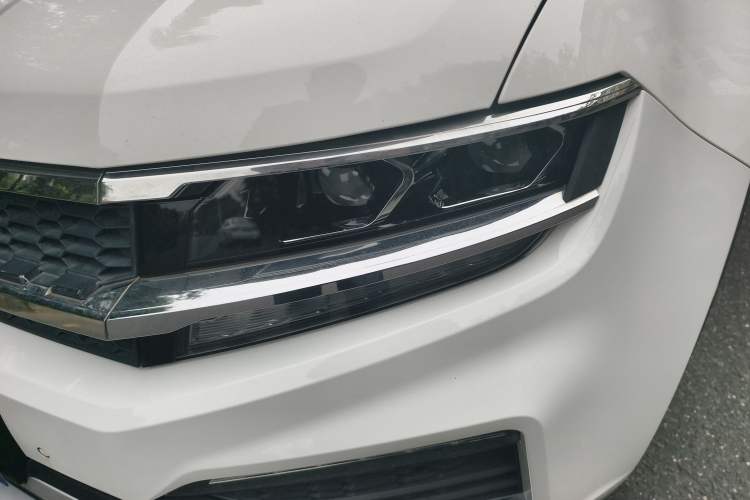 Used Zotye Domy X7 2018 2.0T Automatic Supreme Edition Left Front Headlight