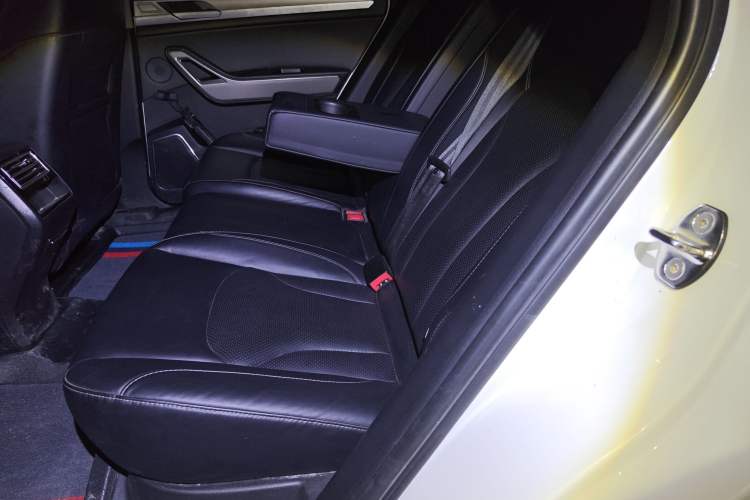 Used Zotye Domy X7 2018 2.0T Automatic Luxury Version Left Rear Seat